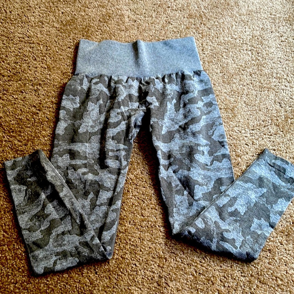 Gray/green nvgtn leggings like new
